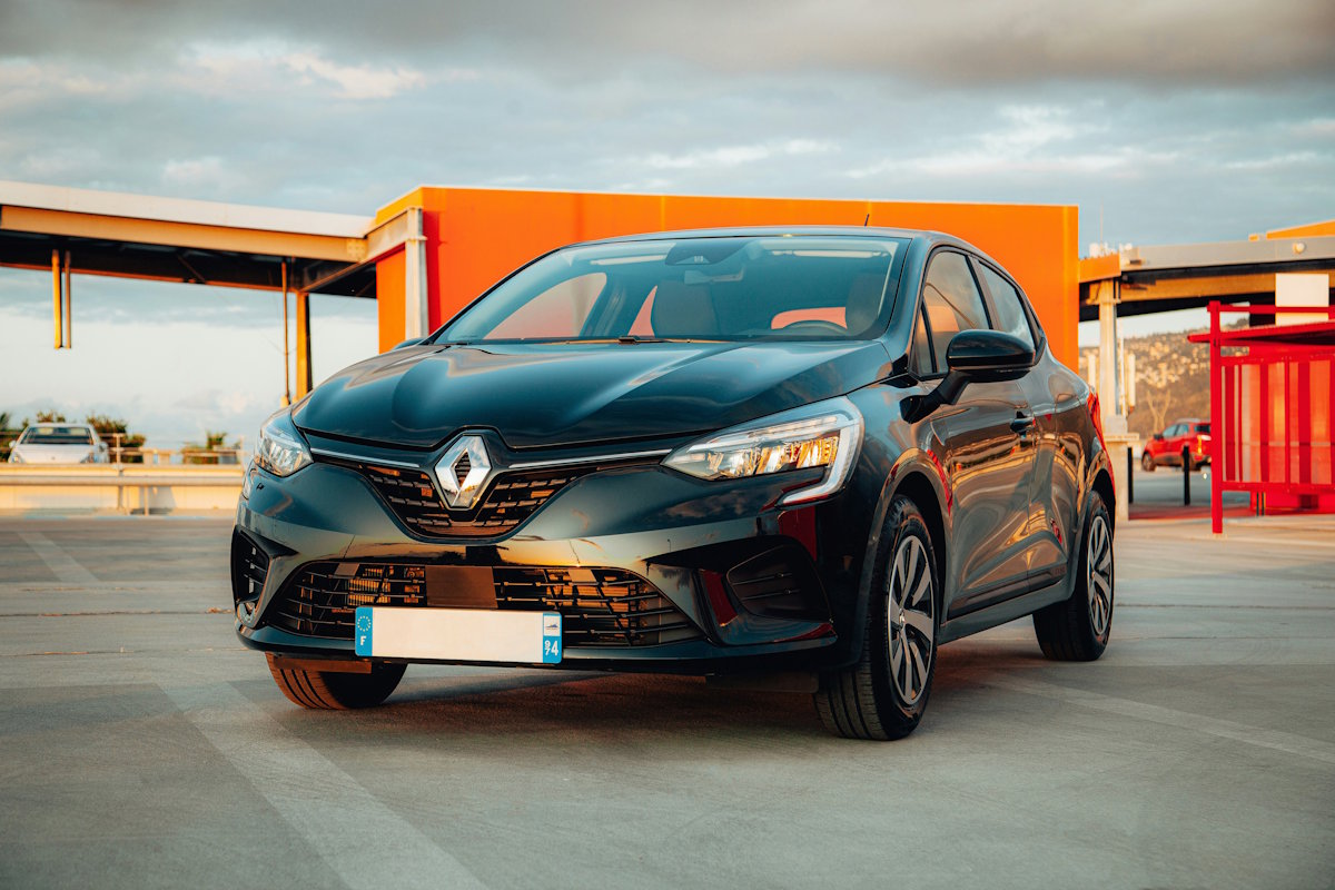 Assurer un véhicule renault avec un usage mixte